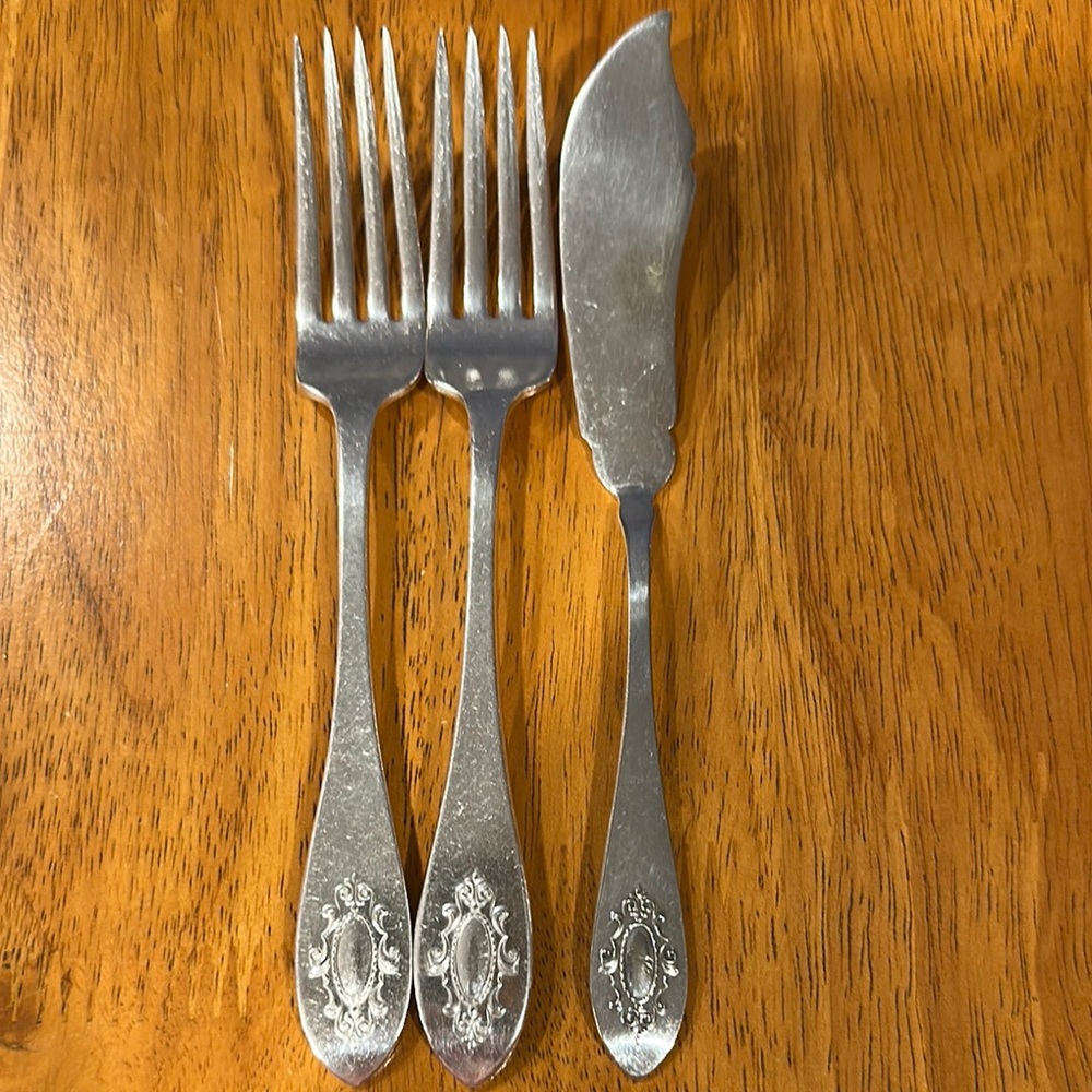 CV vintage silver plated forks and butter spreader. 7x1 forks.